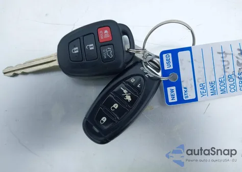 2016 Toyota Rav4 Xle z USA, uszkodzony, nr VIN JTMRFREV9GD192858